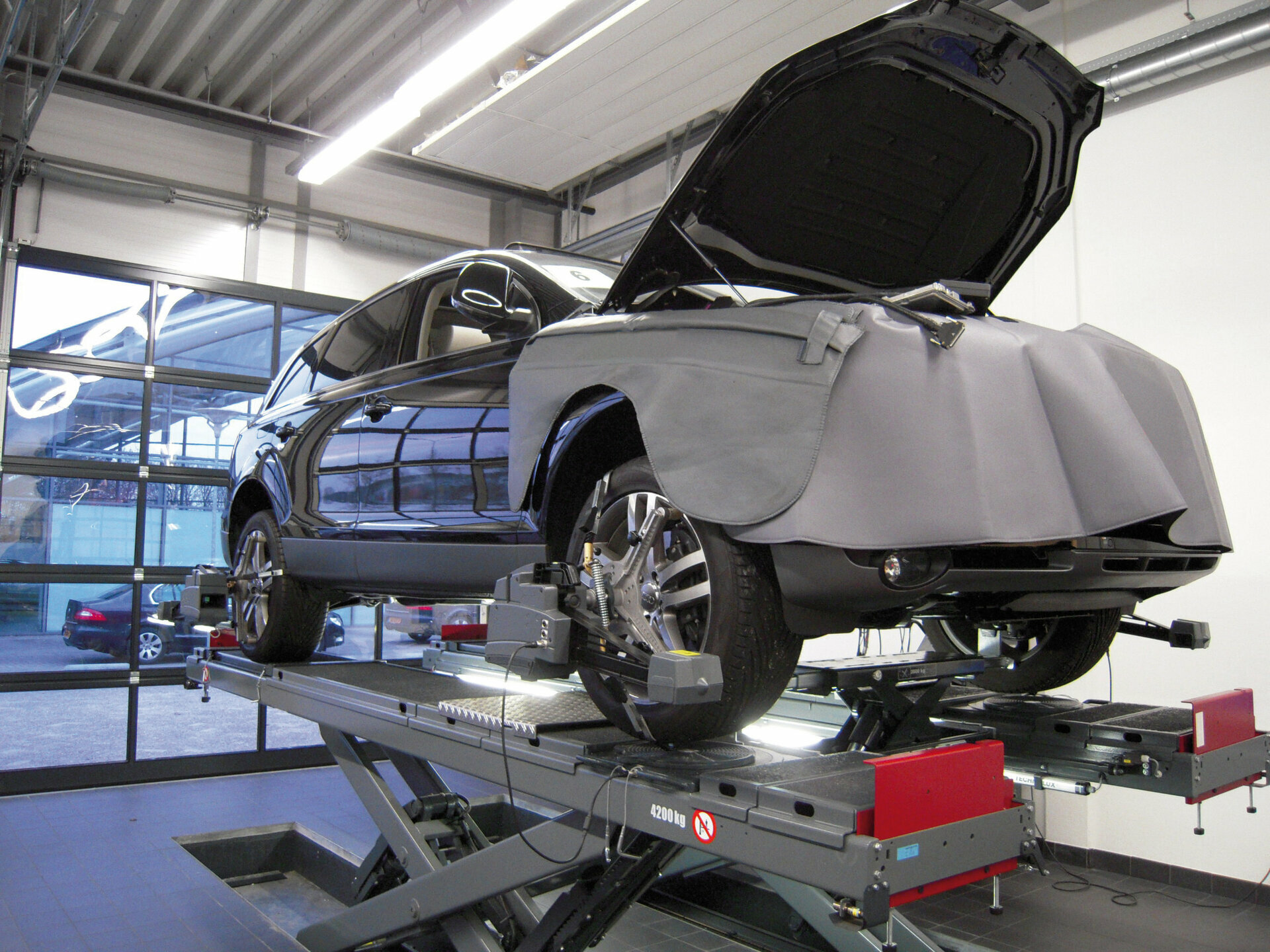 Versatile MAHA UK DUO CM scissor lift braced for MOT and wheel ...